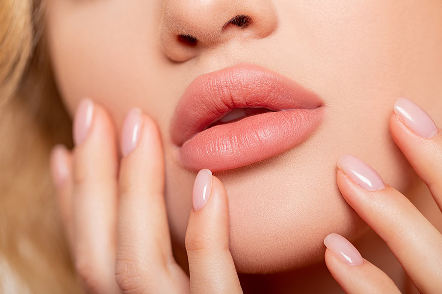تزریق ژل لب مدل عروسکی